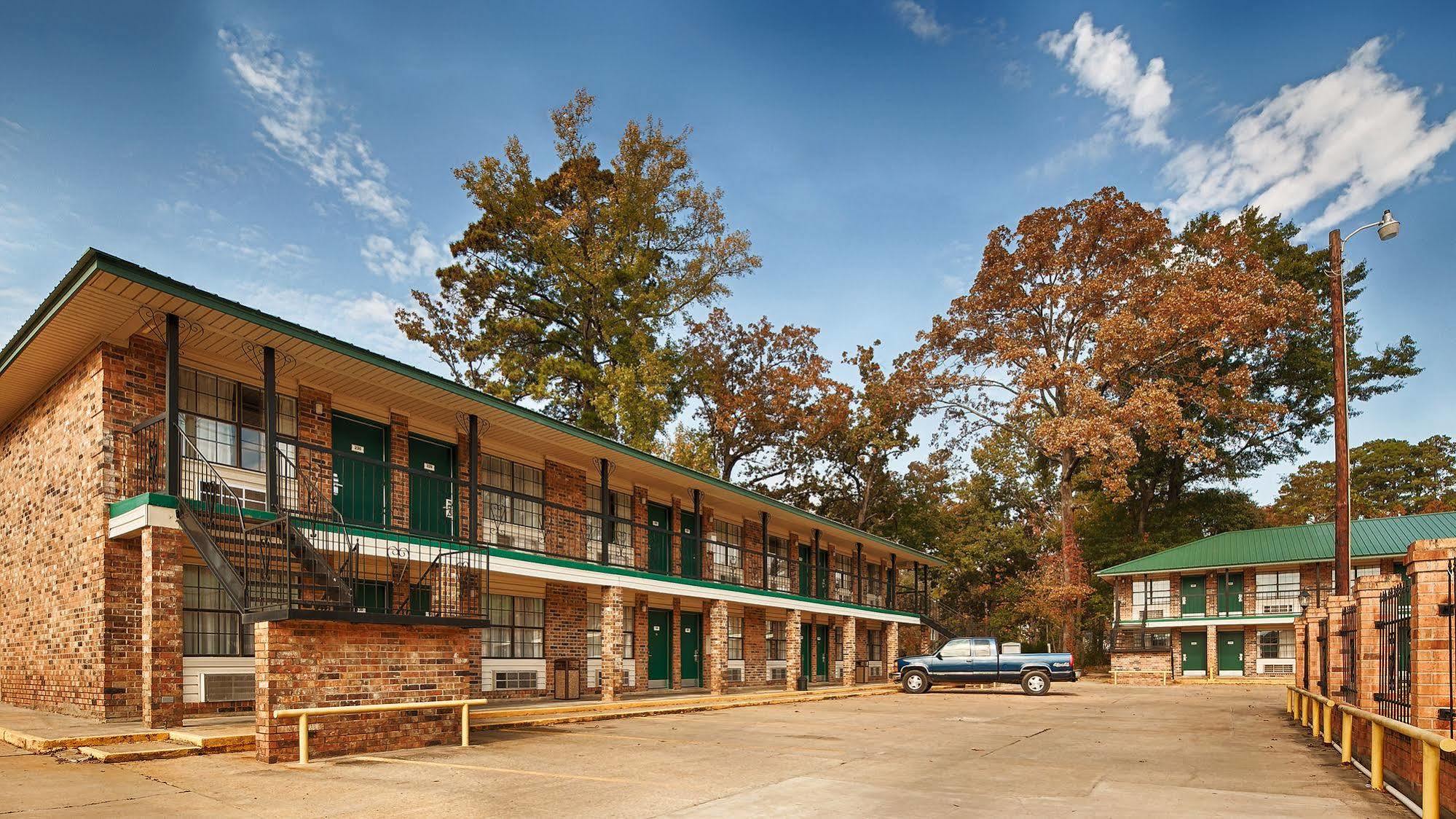 The Winnfield Lodge Bagian luar foto